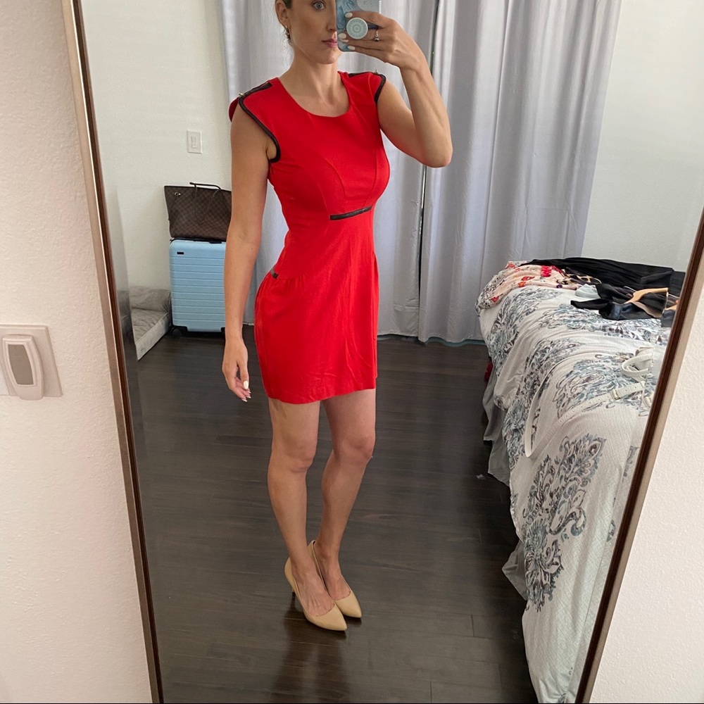 Ultra flattering ted baker mini dress red